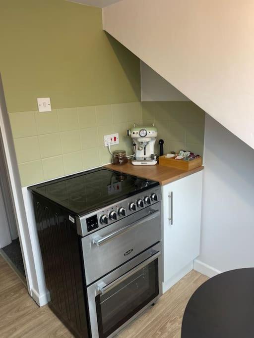 Abbey View Apartment *